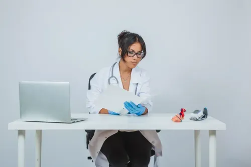 /uploads/small_dokter_belajar_aa64f52ccc.webp